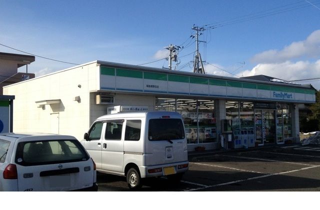 近くのファミリーマート福島郷野目店まで500m(徒歩7分)