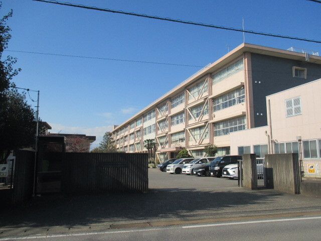 近くの姿川第一小学校まで220m（徒歩3分）