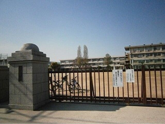近くの第四福田小学校まで700m(徒歩9分)