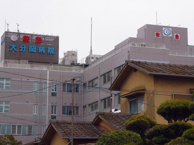 近くの岡病院まで1,000m（徒歩13分）