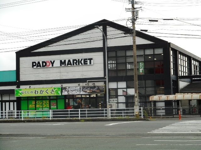 近くのパディマーケットまで1,200m（徒歩15分）