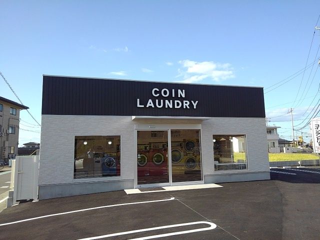 近くのホワイトピア丸亀飯野店まで200m（徒歩3分）