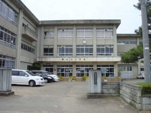 近くの社北小学校まで850m(徒歩11分)