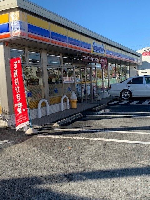 近くのミニストップ青梅今寺店まで240m(徒歩3分)