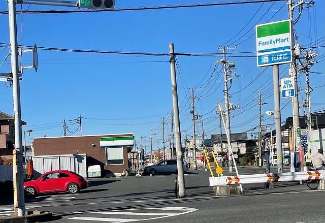 近くのコンビニまで250m（徒歩4分）