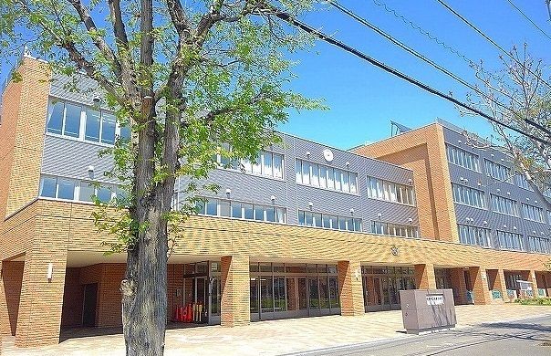 近くの札幌市立屯田小学校まで350m(徒歩5分)