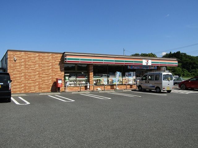 近くのコンビニまで550m（徒歩7分）