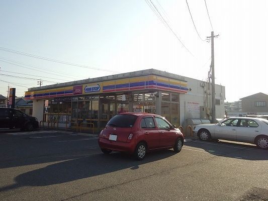 近くのミニストップ 西尾上町店まで300m(徒歩4分)