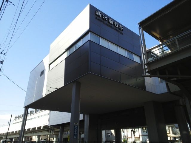 近くの新水前寺駅まで750m（徒歩10分）