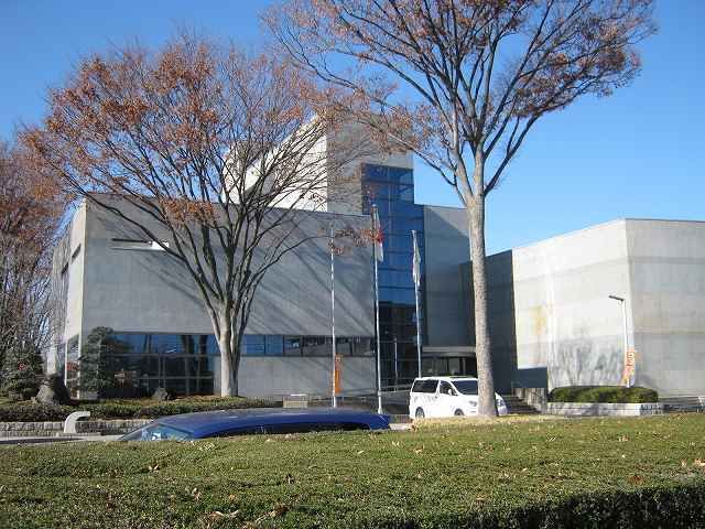 近くの伊勢崎市民プラザまで700m(徒歩9分)