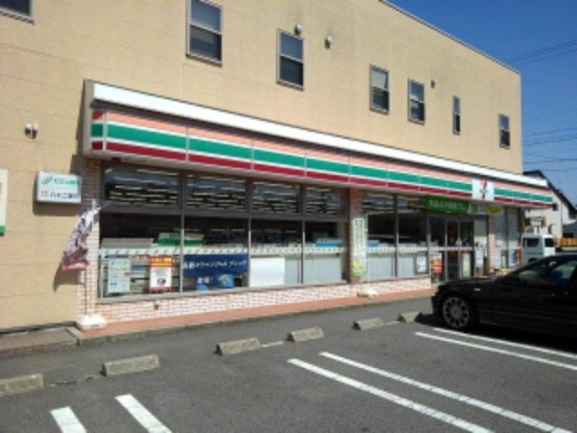 近くのセブンイレブン篠ノ井布施五明店まで900m（徒歩12分）