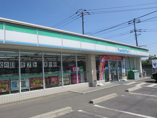 近くのファミリーマート 里見店まで1,600m(徒歩20分)