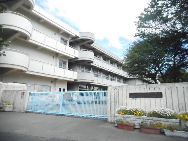 近くの淵野辺東小学校まで140m（徒歩2分）