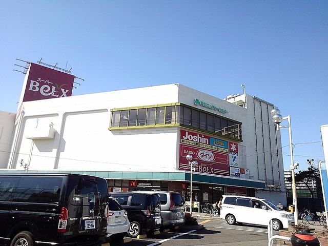 近くのベルクスダイソー草加松原店まで950m（徒歩12分）