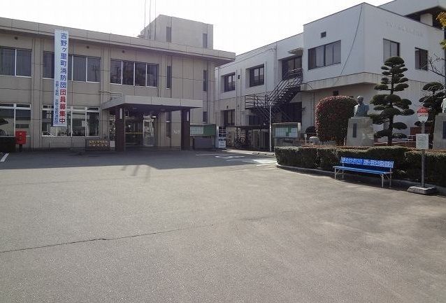 近くの吉野ヶ里町役場三田川庁舎まで1,300m(徒歩17分)