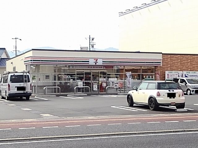近くのセブンイレブン福山王子町店まで450m（徒歩6分）