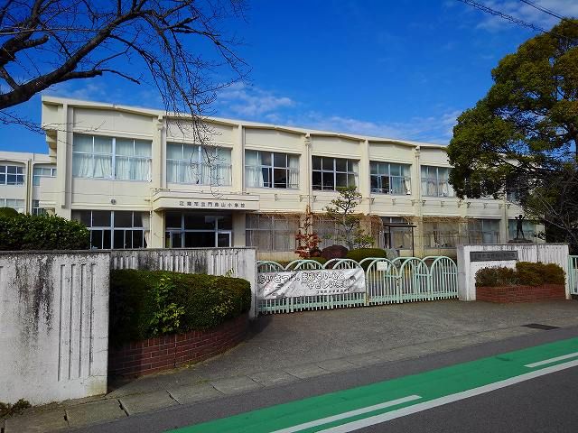 近くの江南市立 門弟山小学校まで750m(徒歩10分)