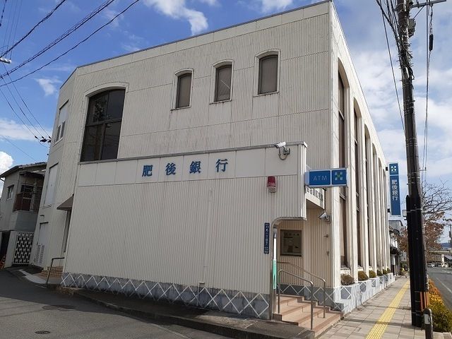 近くの肥後銀行川尻支店まで1,300m（徒歩17分）