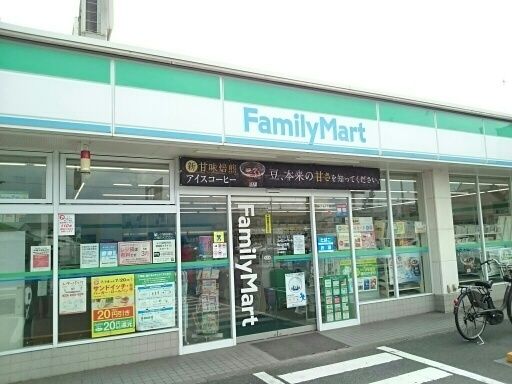 近くのコンビニまで700m（徒歩9分）