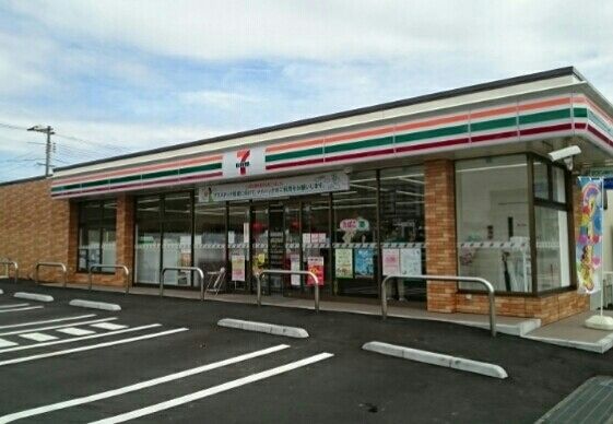 近くのコンビニまで450m（徒歩6分）
