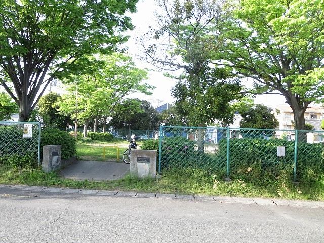 近くの浅江公園まで850m（徒歩11分）