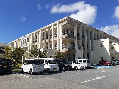 近くの宜野湾市役所まで850m(徒歩11分)