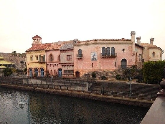 近くの和歌山マリーナシティ様まで1,600m（徒歩20分）