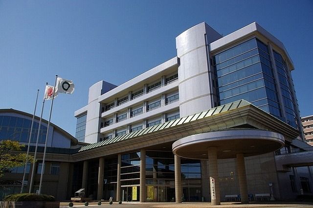 近くの内灘町役場まで400m（徒歩5分）