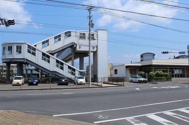 近くの西唐津駅まで1,900m（徒歩24分）