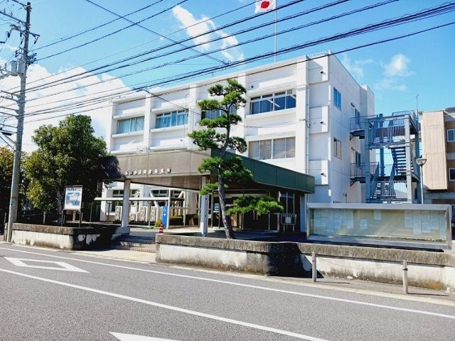 近くの松山市役所北条支所様まで800m(徒歩10分)