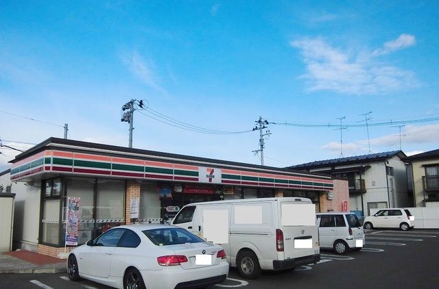 近くのコンビニまで600m（徒歩8分）