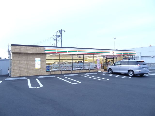 近くのコンビニまで2,600m（徒歩33分）