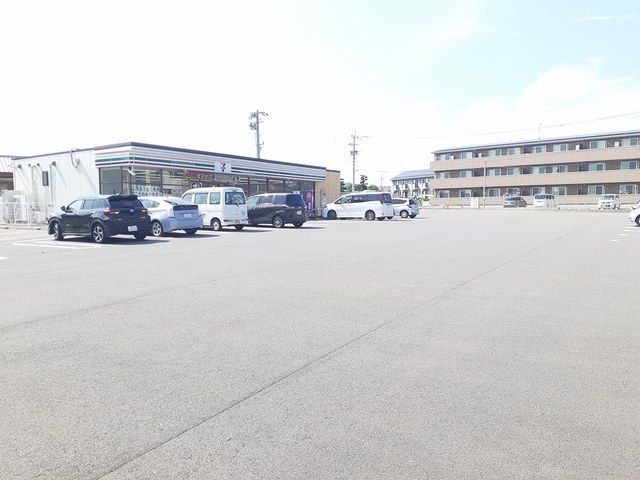 近くのセブンイレブン大村池田2丁目店まで528m（徒歩7分）
