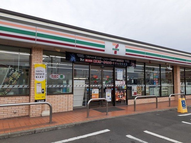 近くのコンビニまで600m（徒歩8分）