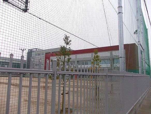 近くの国府小学校まで750m(徒歩10分)