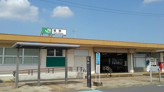 近くの旭駅まで900m（徒歩12分）