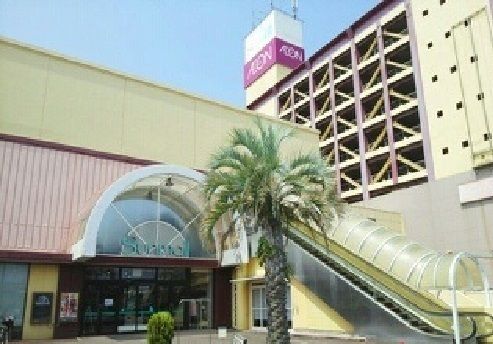 近くのサンモールショッピングセンターまで1,800m（徒歩23分）