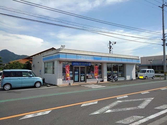 近くのローソン綾歌町岡田店まで1,100m（徒歩14分）