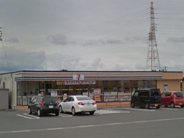 近くのコンビニまで950m（徒歩12分）