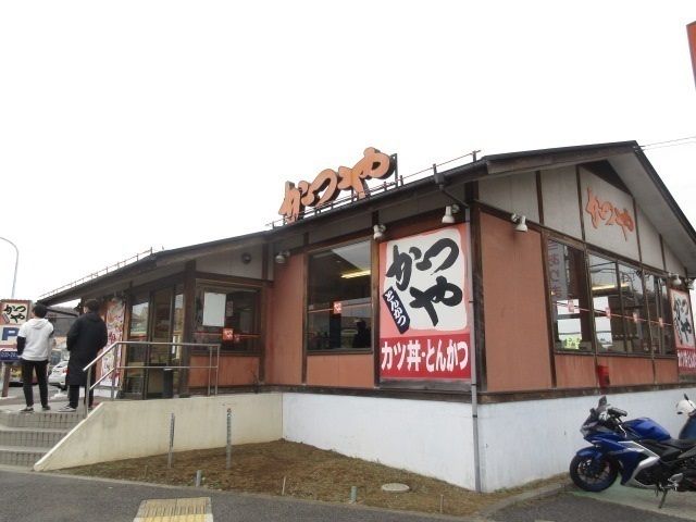 近くのかつやまで500m（徒歩7分）