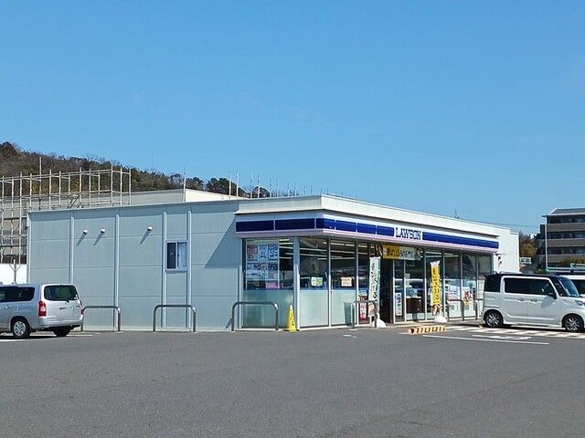 近くのコンビニまで770m（徒歩10分）