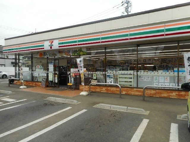近くのセブンイレブンまで650m(徒歩9分)