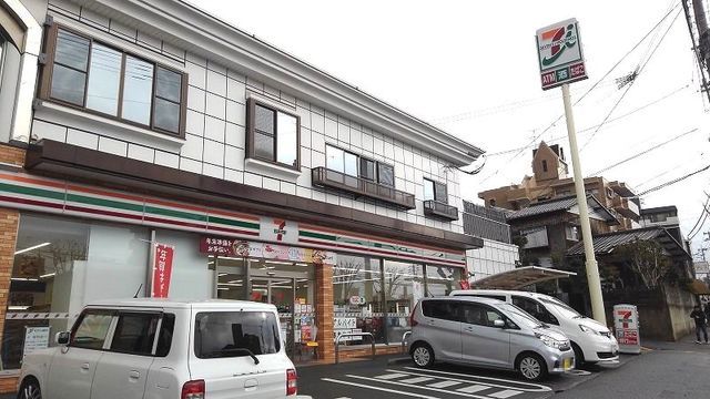 近くのセブンイレブンまで350m（徒歩5分）