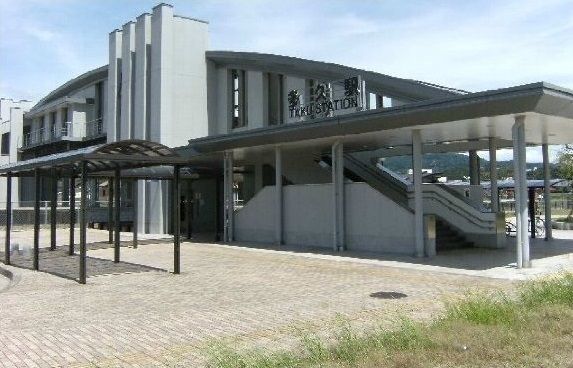 近くの多久駅まで300m(徒歩4分)