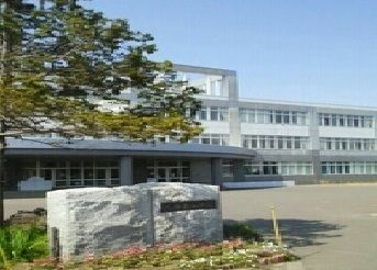 近くの大曲東小学校まで250m(徒歩4分)