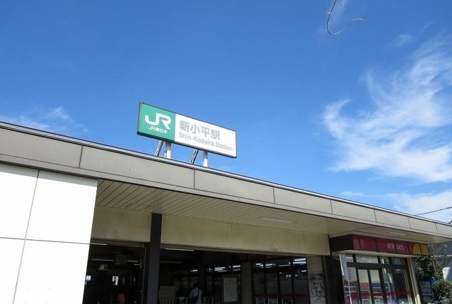 近くの新小平駅まで800m（徒歩10分）
