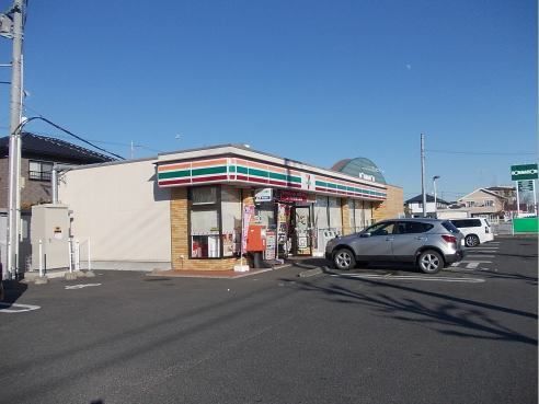 近くのコンビニまで290m（徒歩4分）