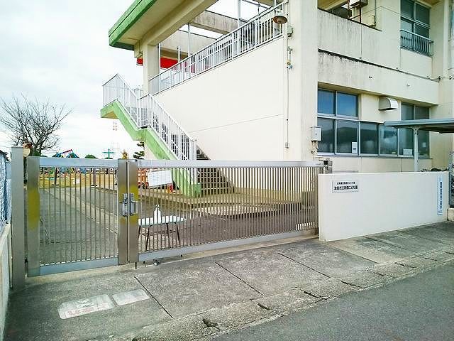 近くの津島市立　新開保育園まで800m（徒歩10分）