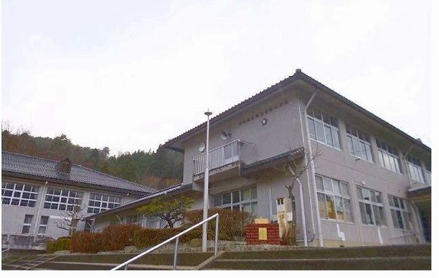 近くの根野小学校まで650m(徒歩9分)