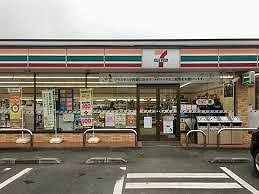 近くのセブンイレブン日の出店まで650m（徒歩9分）